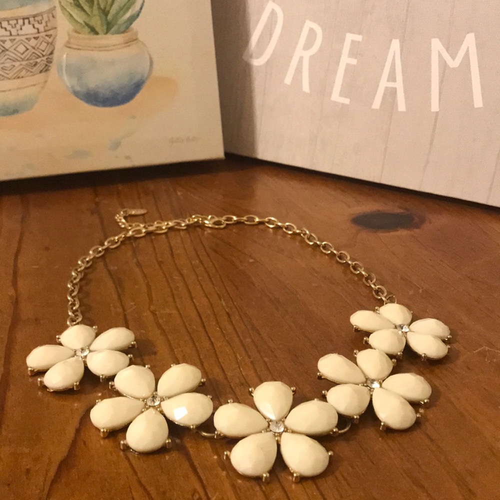 Statement flower necklace
